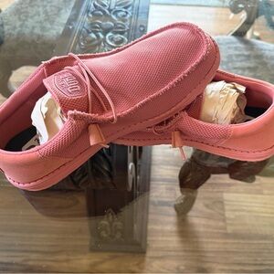 Men’s pink HeyDude